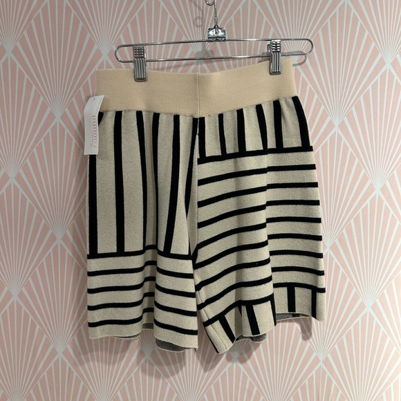 Geometric Sweater Shorts - Picture 2 of 3